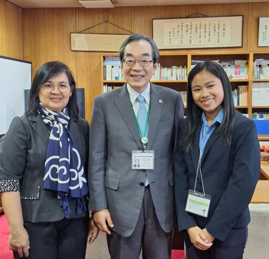 Dr. Pornpimon Chuaduangpui, a lecturer and student visit Fukuyama University